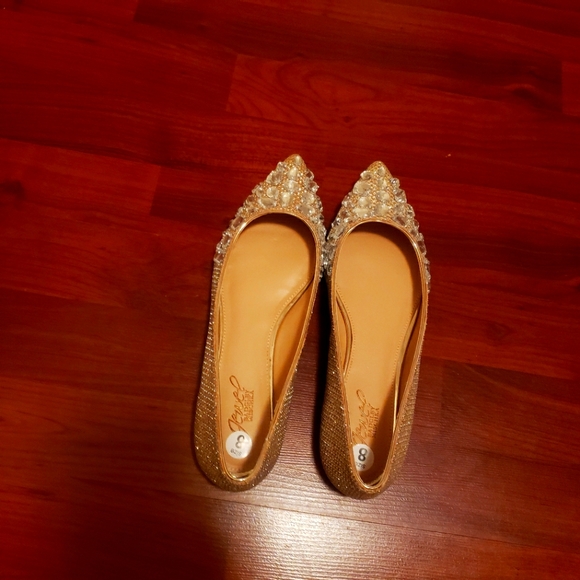 New Badgley Mischka Jeweled Pointed Toe Flats.  Champagne and Silver Comfortable - Picture 3 of 9